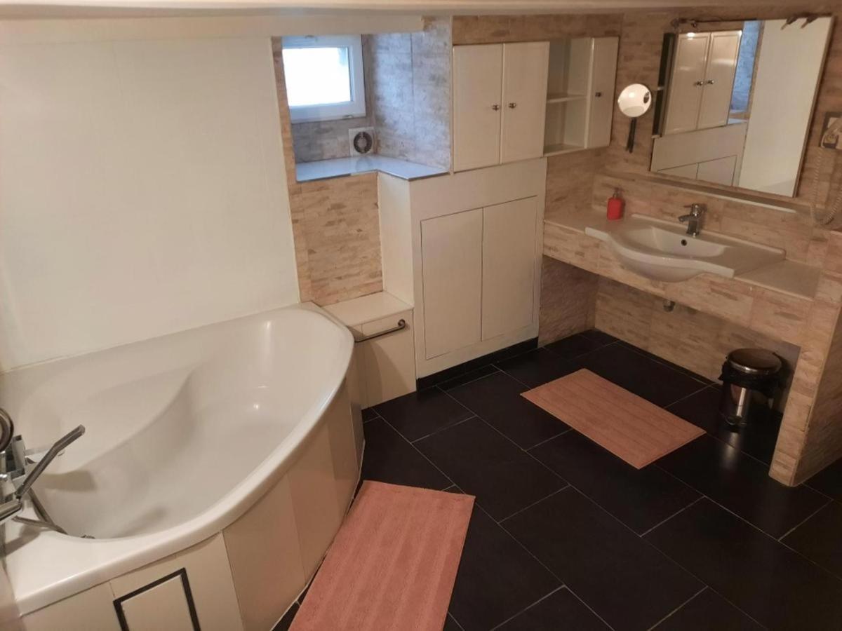 Liege 4420 Rue Jean Jaures 45 Grande Maison Joyeuse Avec Terrasse 30M2 Pour 8 Personnes Maximum Saint-Nicolas  Bagian luar foto